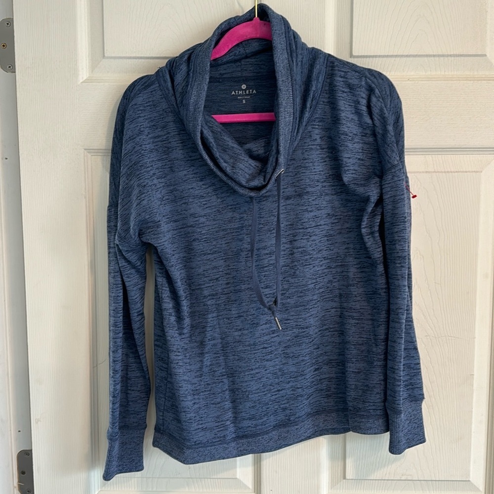 Athleta size small cowl neck women’s
